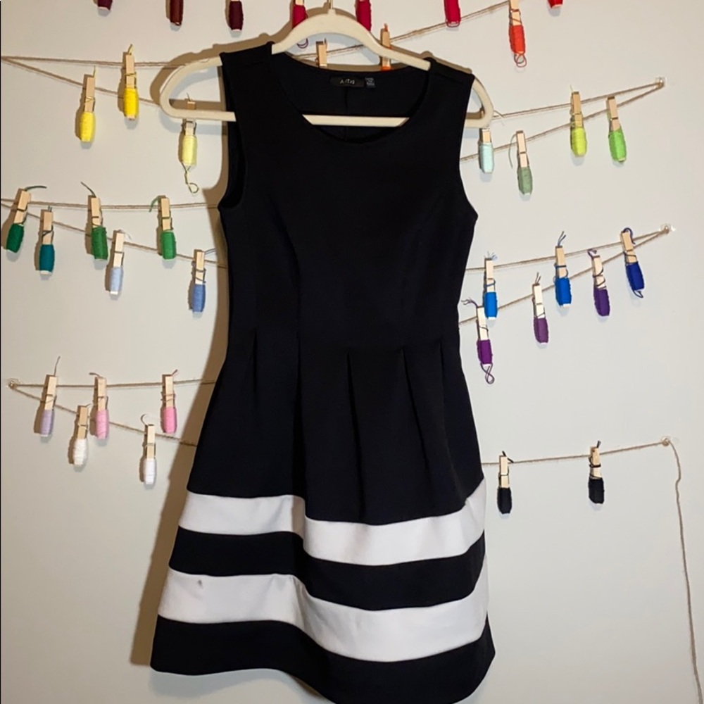 Black and white dress with pockets